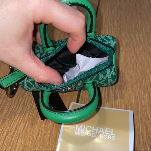 NWT Michael Kors Green Micro Duffle KeyFob - Picture 14 of 16